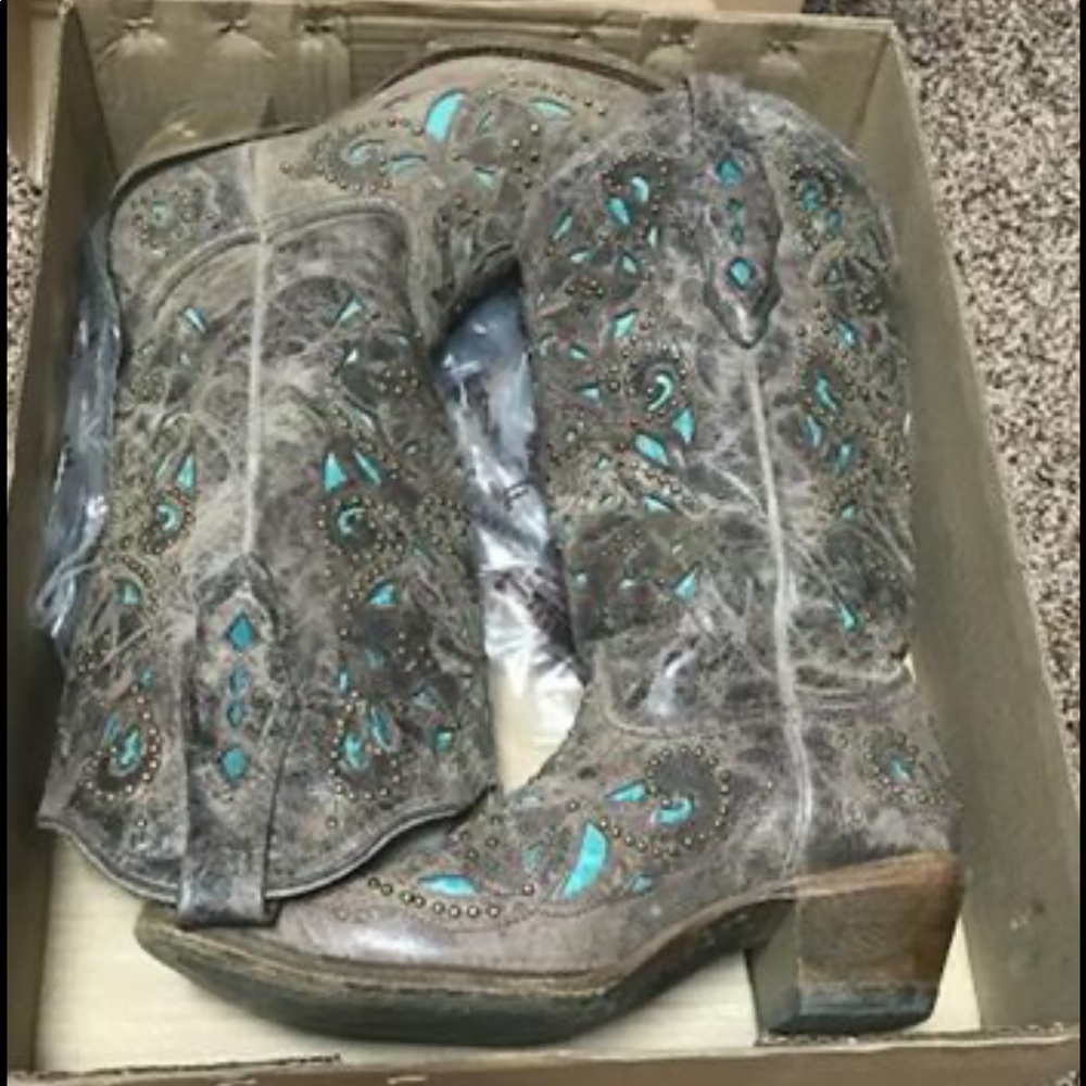 Ariat cowgirl boots size9
